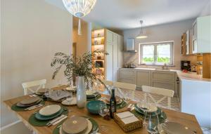 Η κουζίνα ή μικρή κουζίνα στο Nice Home In Vizinada With Kitchen