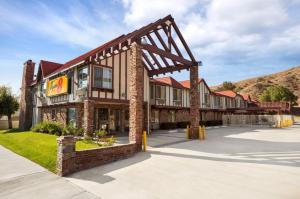 a building with a sign on the side of it at Super 8 by Wyndham Santa Clarita/Valencia in Santa Clarita