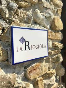 Certificato, attestato, insegna o altro documento esposto da La Riggiola