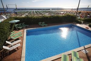 Bazén v ubytování Hotel Villa Sole Resort nebo v jeho okolí