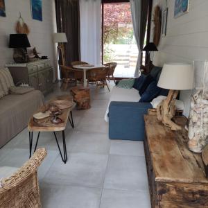 a living room with a couch and a table at Blue Ocean in Moliets-et-Maa