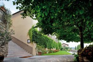 A garden outside Borgo Santa Giulia
