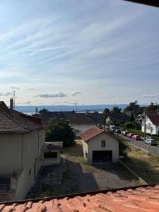 een uitzicht vanaf het dak van een huis bij Terra Residence - Superbe, calme et lumineux in Thonon-les-Bains