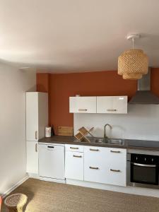 Een keuken of kitchenette bij Terra Residence - Superbe, calme et lumineux