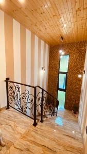 a staircase with a black railing in a room at Casa dintre Brazi in Statjunea Borsa