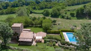 an aerial view of a estate with a swimming pool at Villa Collombroso in Porano