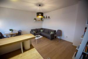 A seating area at K22 Apartman