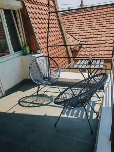 A balcony or terrace at K22 Apartman