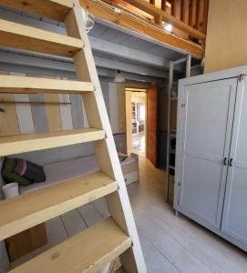 Palanda nebo palandy na pokoji v ubytování Phaedra's House