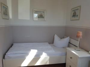 Ein Bett oder Betten in einem Zimmer der Unterkunft Villa Schering App. EG links