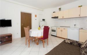 Kuchyňa alebo kuchynka v ubytovaní Apartment Split-Podstrana