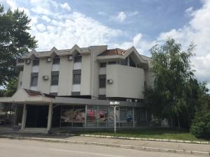 a building on the side of a street at Hotel Tiski Cvet in Novi Bečej