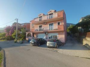 two cars parked in front of a building at Rosa in Solin