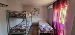 Postel nebo postele na pokoji v ubytování Hostal La Cabaña + 37 fotografií