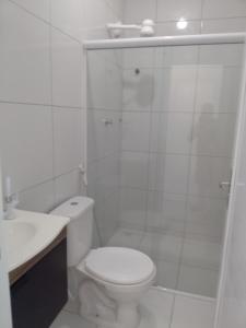 O baie la Sol Apartamento 4 - Quarto e sala com varanda e cozinha americana na praia do prea-CE
