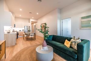 Η κουζίνα ή μικρή κουζίνα στο @ Marbella Lane - Aesthetic 2BR w/Ocean views