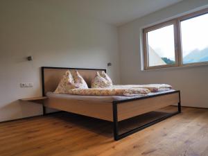 En eller flere senge i et værelse på Kanistraum Appartement