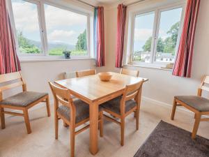 Χώρος καθιστικού στο Swirl How