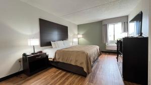 Postel nebo postele na pokoji v ubytování Quality Inn Merriam Kansas City + 45 fotografií