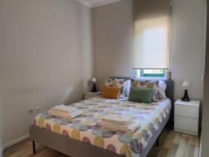 Uma cama ou camas num quarto em Apartamento Central PVZ