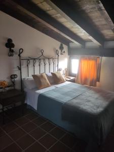 a bedroom with a large bed and a window at La casa de la abuela Amalia in Arenas de San Pedro