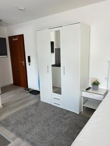 a room with a white cabinet and a mirror at Apartment Nr. 5 am Stuttgarter Flughafen/Messe in Leinfelden-Echterdingen