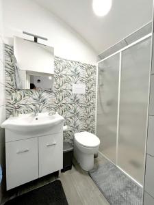 a bathroom with a toilet and a sink and a shower at SeaView Nicotera Marina in Nicotera Marina