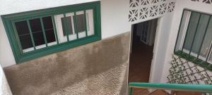 Kép Habitación matrimonial en un bajo baño compartido Areas compartidas szállásáról Abadesben a galériában