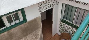 Kép Habitación matrimonial en un bajo baño compartido Areas compartidas szállásáról Abadesben a galériában