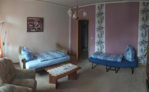 a living room with a couch and a table at Ferienwohnung am Tierpark Weißwasser in Weißwasser