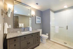 Ein Badezimmer in der Unterkunft WorldMark Orlando Kingstown Reef