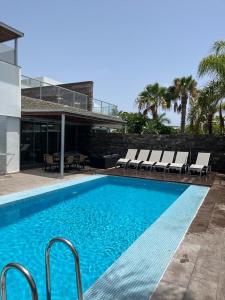 Bazén v ubytování Exclusive Villa in Bahia del Duque nebo v jeho okolí