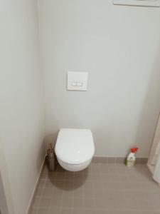 a bathroom with a white toilet in a room at BeautifulParis18 in Paris