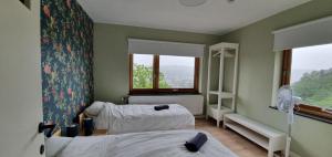 En eller flere senge i et værelse på D'Hestia - Gîte avec vue imprenable sur Huy