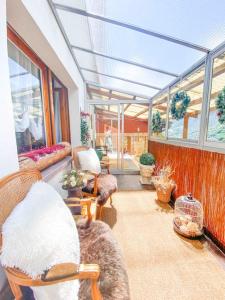 a living room with chairs and a window at Casa Andorrana - ¡A Pie de todo! in Encamp