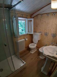 Ванная комната в Casa del Castagno: un nido nel castagneto