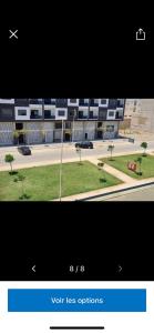 a screenshot of a view of a street with a building at Saidia Caracas AS in Saïdia +8 photos