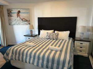 Postel nebo postele na pokoji v ubytování Prime Position – Dream Holiday Unit in Caloundra!!