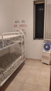 Dviaukštė lova arba lovos apgyvendinimo įstaigoje La Casa di Elisa