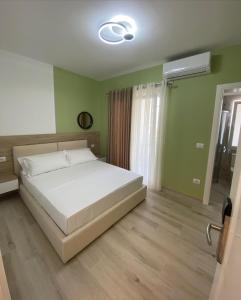 Postel nebo postele na pokoji v ubytování Helena Hotel