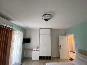 Postel nebo postele na pokoji v ubytování Helena Hotel