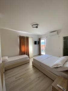 Postel nebo postele na pokoji v ubytování Helena Hotel