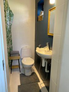 Ένα μπάνιο στο 3 bedroom apartment near the city center