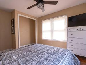 a bedroom with a bed and a ceiling fan at DO NOT RENT IT WONT LET ME TAKE OFF thank you in New Braunfels