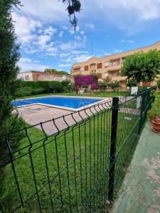 a fence in front of a swimming pool at Casa Bonita in San Pedro del Pinatar