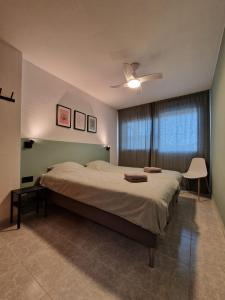 a bedroom with a large bed and a window at Casa Bonita in San Pedro del Pinatar