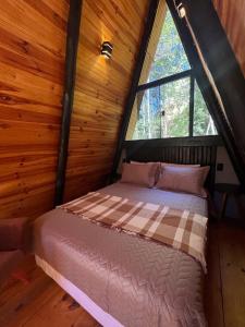 Кровать или кровати в номере Sítio Aroeira Cabanas