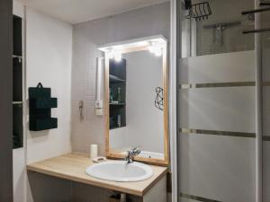 Imagen de la galería de Charmant appartement en centre-ville médiéval, en Gigean