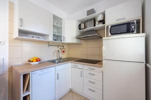 Kuchyň nebo kuchyňský kout v ubytování Apartments Vesna