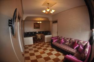 a living room with a couch and a checkered floor at Jbel Moussa Lodge in Rcham